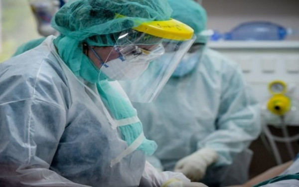 Κορονοϊός: Αυξάνονται τα κρούσματα - Πολλές επαναλοιμώξεις - 134 θάνατοι