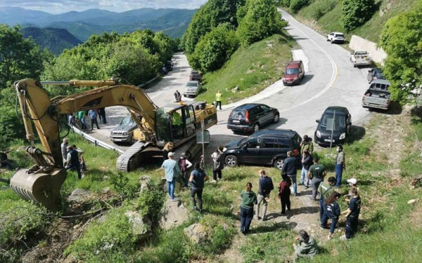 "Μπλόκο" Μπουτάρη στις ανεμογεννήτριες στο Νυμφαίο 