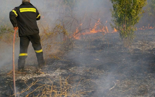 Πυρκαγιά σε εξέλιξη στους Φούρνους Ικαρίας - Ήχησε το 112