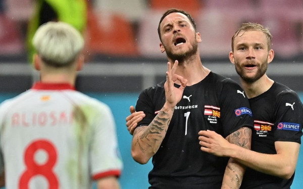 Οι θεωρίες συνωμοσίας για τα δάχτυλα του Αρναούτοβιτς (βίντεο)