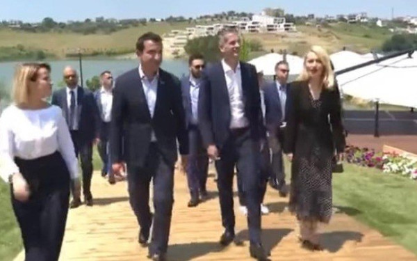 Το κλειδί της πόλης των Τιράνων έλαβε ο Κώστας Μπακογιάννης