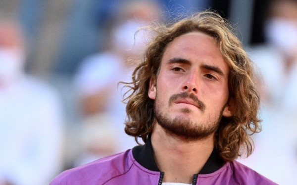 Τένις: Αποσύρθηκε από το τουρνουά του Χάλε ο Τσιτσιπάς