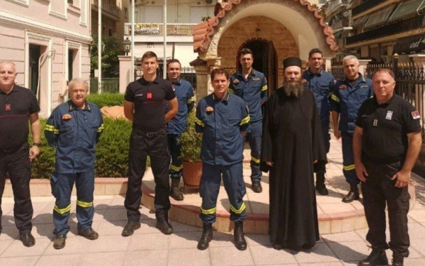 Σε Θεσσαλονίκη και Άγιον Όρος ο Σέρβος πυροσβέστης που με το περιβραχιόνιο του Ρονάλντο, έδωσε ελπίδα σε ένα βρέφος