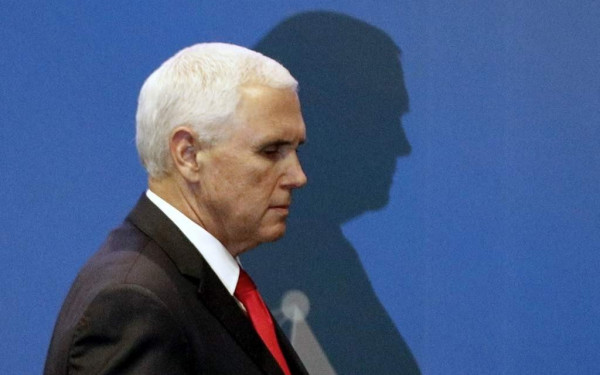 Ακόμη και ο Μ. Πενς εγκαταλείπει τον Ντ. Τραμπ