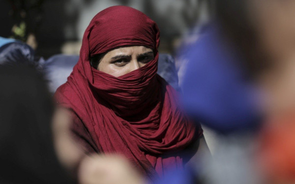 Ιράν: Διώξεις "δίχως έλεος" στις γυναίκες που κυκλοφορούν χωρίς μαντίλα