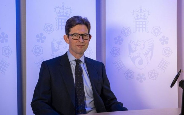 Ο επικεφαλής της MI5 ζητά από τους πολίτες να γίνουν... James Bond