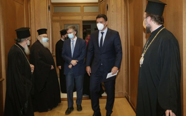Κικίλιας: Ζητήσαμε η Εκκλησία να βοηθήσει στην αντιμετώπιση της πανδημίας – «Μεγάλη η διασπορά» λέει ο Τσιόδρας