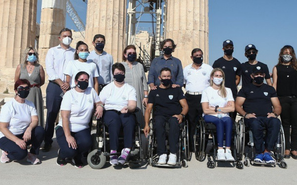 Παραολυμπιακοί Αγώνες: Η Λίνα Μενδώνη και ο Λευτέρης Αυγενάκης υποδέχθηκαν την ελληνική αποστολή στην Ακρόπολη 