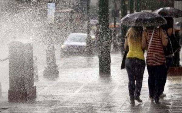 Καιρός: Χειμερινή επέλαση με πτώση της θερμοκρασίας και καταιγίδες - Πού θα πέσει ακόμη και χιόνι