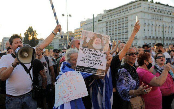 Σε συλλήψεις μετατράπηκαν τέσσερις από τις 25 προσαγωγές αντιεμβολιαστών στο Σύνταγμα