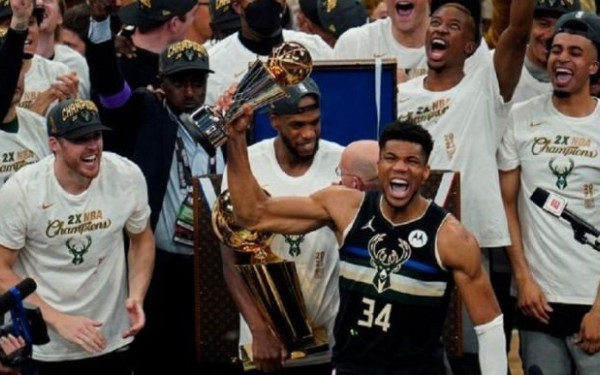 Βραβεία ΠΣΑΤ: Αντετοκούνμπο και Σάκκαρη οι κορυφαίοι της χρονιάς