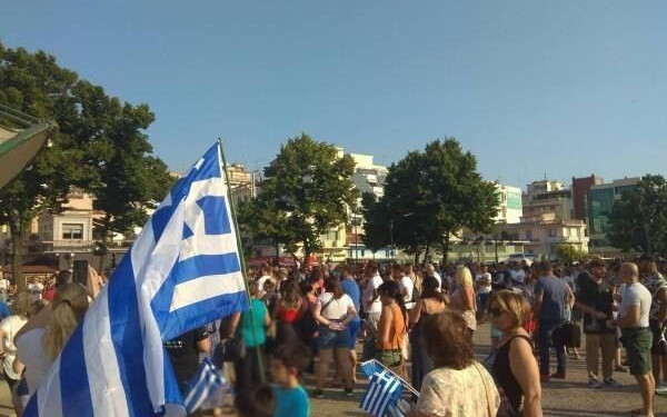 Γέμισαν την πλατεία Ομονοίας στην Καβάλα οι αντιεμβολιαστές (βίντεο & φωτ.)