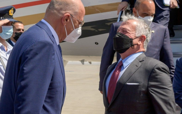 Ο Ν. Δένδιας υποδέχθηκε τον βασιλιά της Ιορδανίας