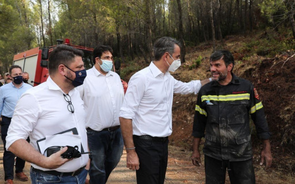 Κ. Μητσοτάκης: Δύσκολη πυρκαγιά, οι εκκενώσεις έγιναν με υποδειγματικό τρόπο - Τα δύσκολα είναι μπροστά μας (βίντεο)