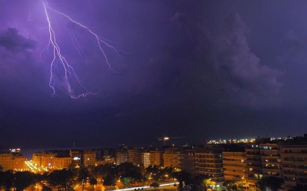 Επιδείνωση των καιρικών φαινομένων από αύριο με βροχές, χαλάζι και κεραυνούς