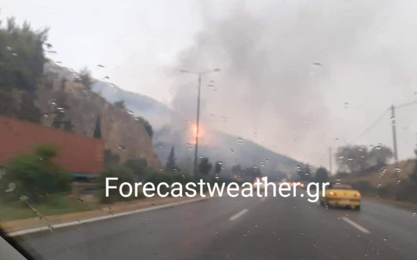 Φωτιά σε Σκαραμαγκά και Αγ. Θεόδωρους από κεραυνούς (φωτ.)