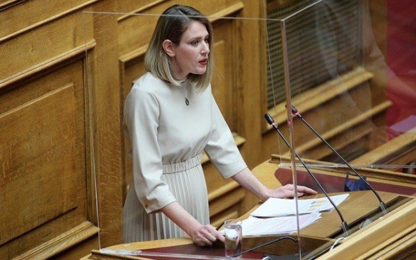 Άννα Ευθυμίου: «Ενισχύουμε την επαγγελματική ασφάλιση»
