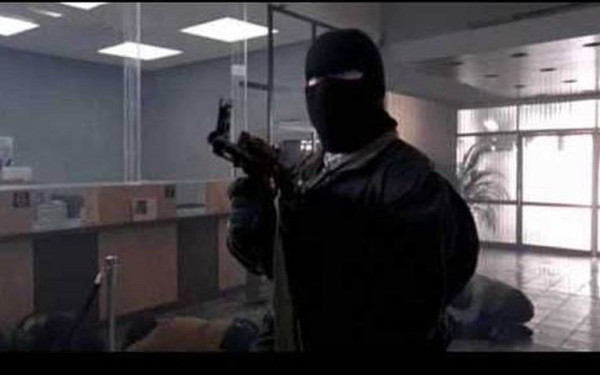 Ένοπλη ληστεία υπό την απειλή χειροβομβίδας σε τράπεζα στην Αργυρούπολη