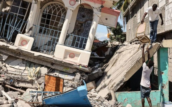 Αϊτή: Ισχυρός μετασεισμός ταρακουνάει κτίρια στη Λε Καγιέ - Θρήνος για τους 2.189 νεκρούς