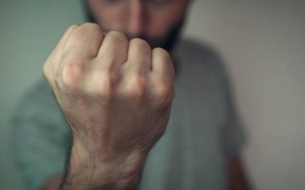 Βόλος: Φόβος και τρόμος για τους γονείς του ένας 27χρονος - «Τους δέρνω γιατί έχω νεύρα»