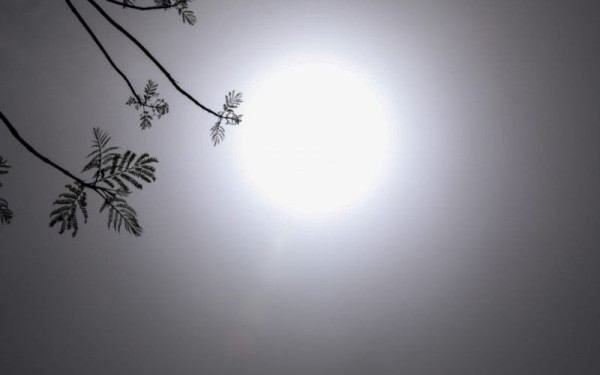 Ηλιακός άνεμος και διαστημική σκόνη (ίσως) δημιούργησαν το νερό στη Γη