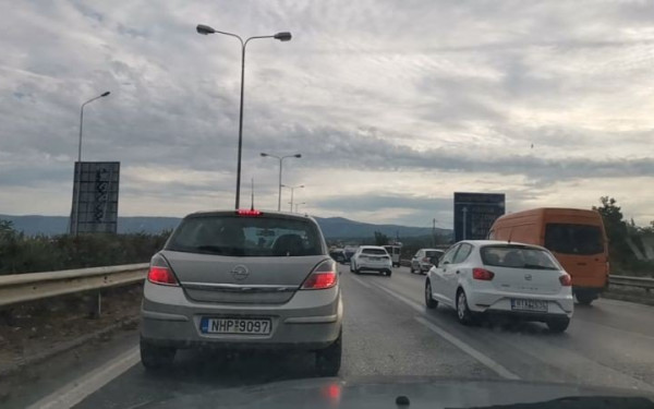 Θεσσαλονίκη: Τροχαίο «φράκαρε» την περιφερειακή