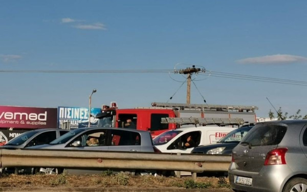 Τροχαίο ατύχημα στην Ε.Ο. Θεσαλονίκης - Μουδανιών - «Τούμπαρε» αυτοκίνητο 