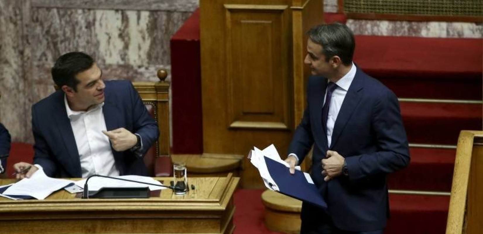 Μάχη εντυπώσεων ΣΥΡΙΖΑ-ΝΔ για ντιπμέιτ και πρόταση μομφής