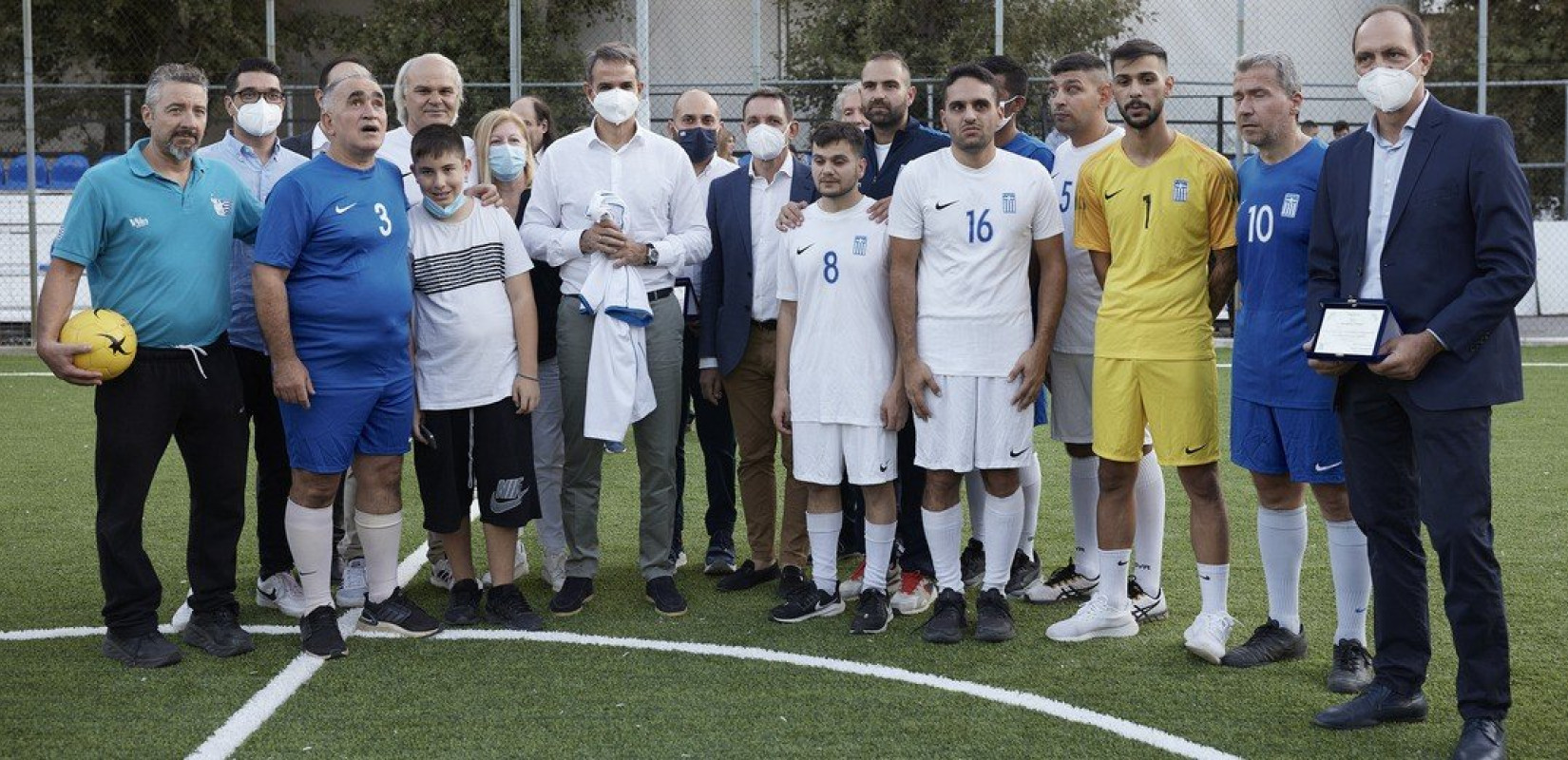 Την Εθνική ομάδα ποδοσφαίρου τυφλών επισκέφθηκε στη Μίκρα ο Κ. Μητσοτάκης