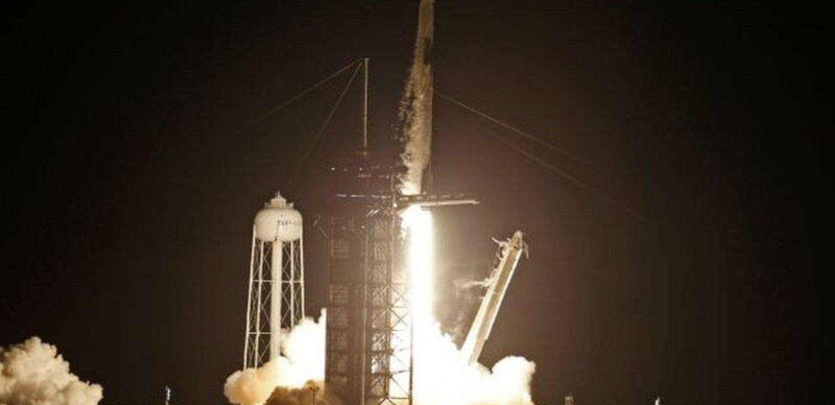 Απογειώθηκε ο πύραυλος Falcon 9 της SpaceX με τέσσερις αστρο-τουρίστες (Βίντεο)