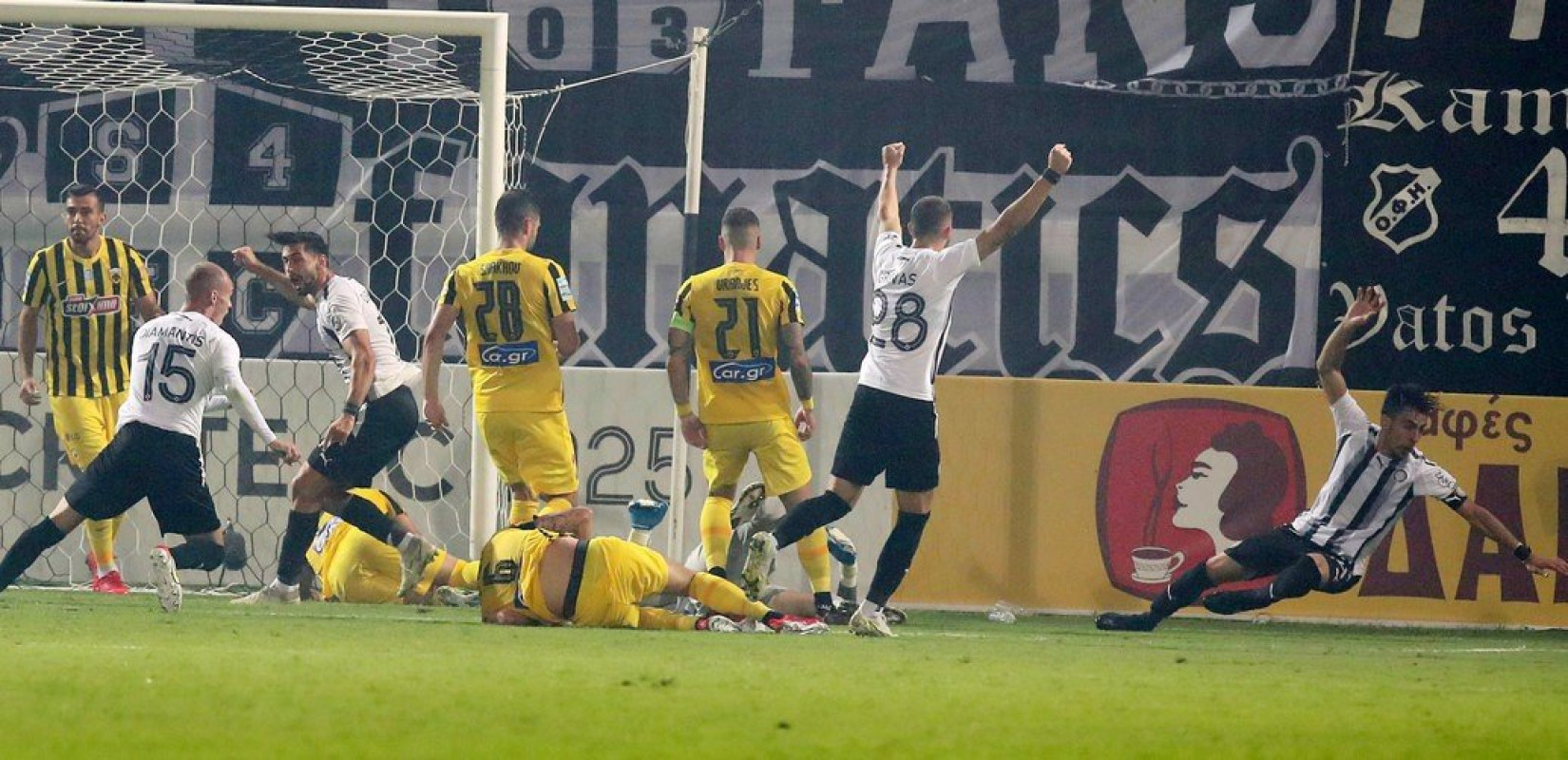 Super League: "Αγγλικό" δράμα στο Ηράκλειο - Η ΑΕΚ προηγήθηκε με 3-0 και ο ΟΦΗ ισοφάρισε σε 3-3 (βίντεο)