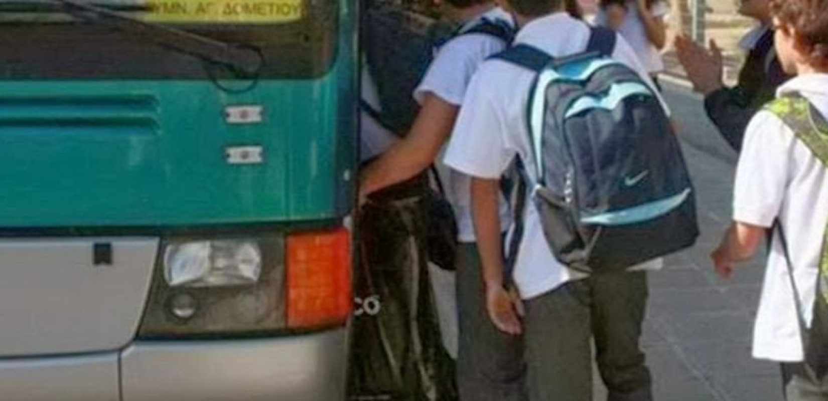 Μεταφορά μαθητών με αναπηρία από στελέχη των Ενόπλων Δυνάμεων