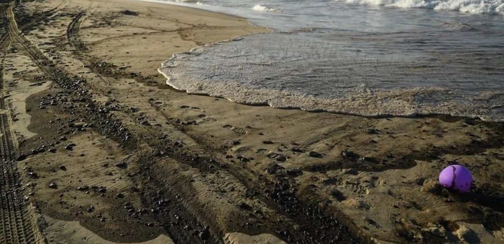 Ρύπανση από πετρελαιοκηλίδα στις ακτές της Καλιφόρνιας