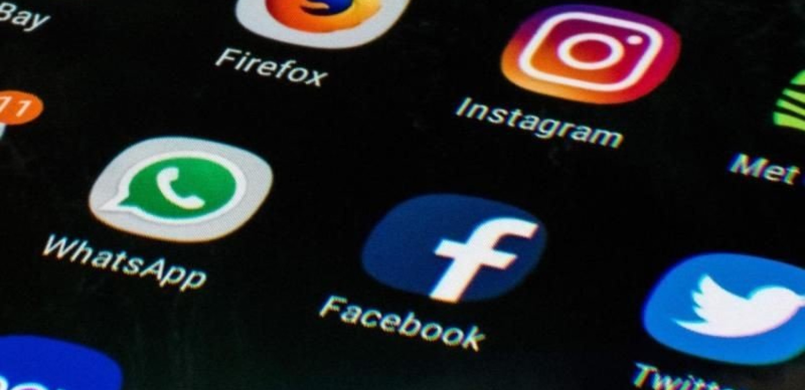 Επαναλειτουργούν Facebook, Instagram, WhatsApp, Messenger