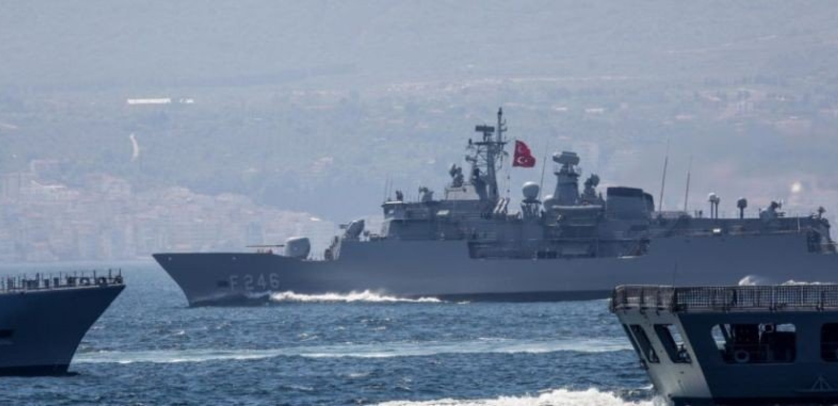 Πολεμικά πλοία στα ανοιχτά της Κάσου έστειλε η Τουρκία - Συνομιλίες των ΥΠΕΞ για να πέσουν οι τόνοι