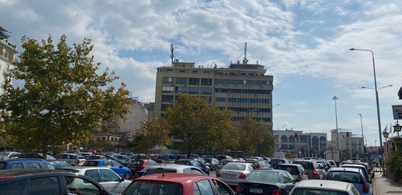 Μποτιλιαρίσματα, χάος και κομφούζιο καθημερινά στους δρόμους