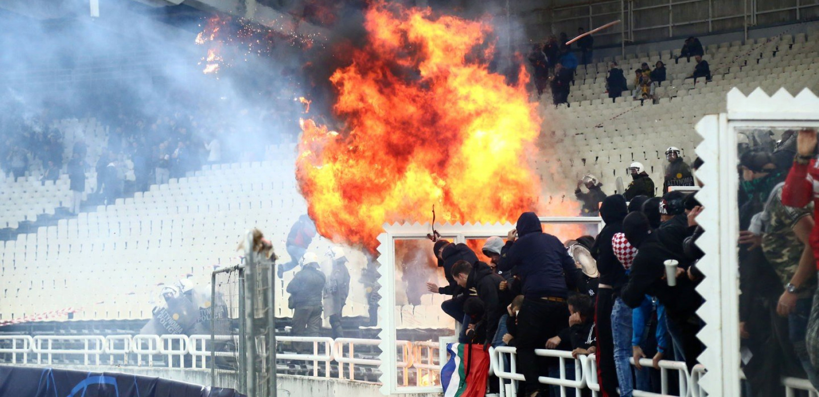 Οι χούλιγκαν της ΑΕΚ "διαφήμισαν" το ελληνικό ποδόσφαιρο (videos)