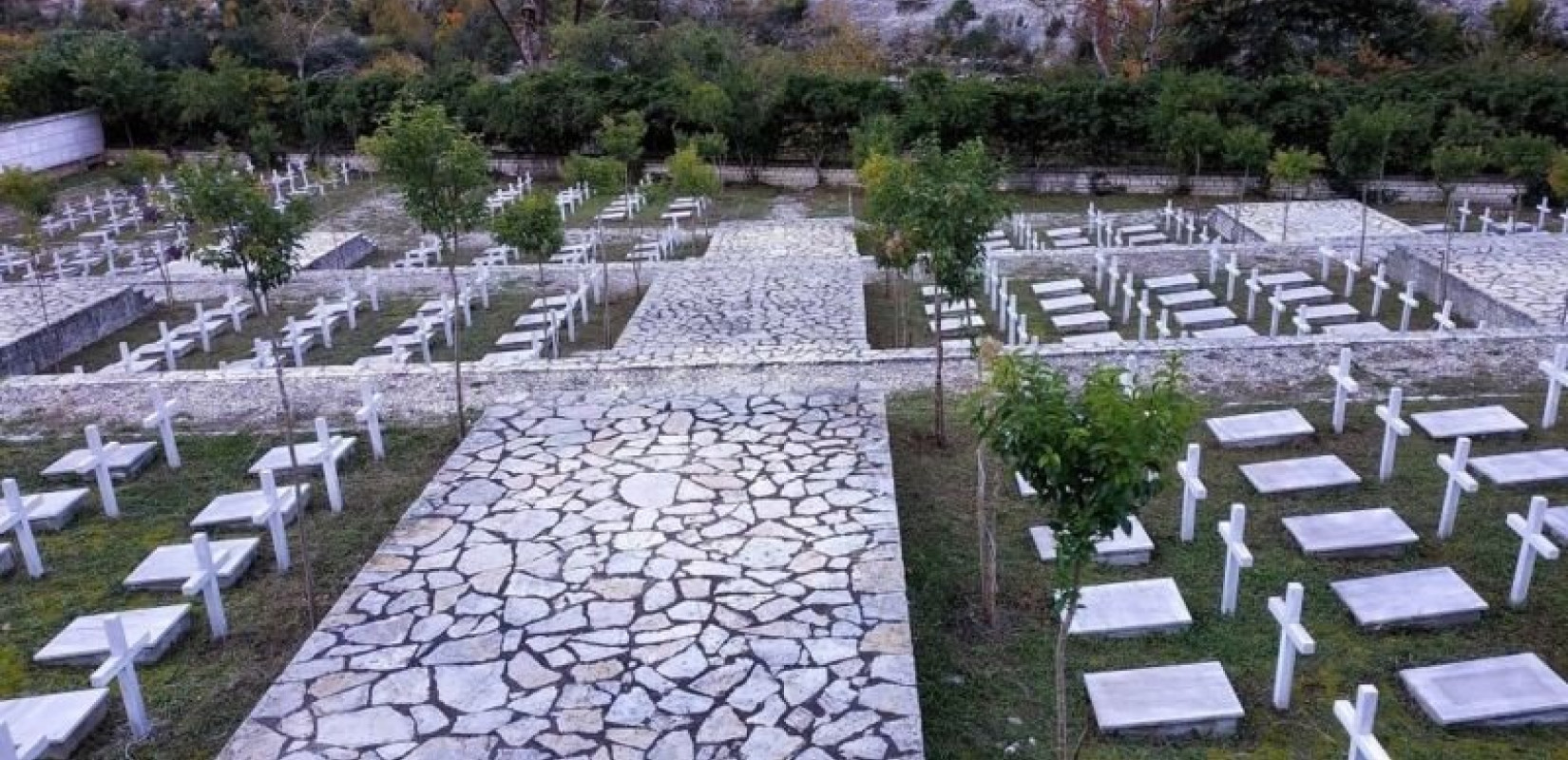 Συγκίνηση στο κοιμητήριο Κλεισούρας για την ταφή 32 Ελλήνων πεσόντων κατά τον πόλεμο του 1940 (Φωτ.)