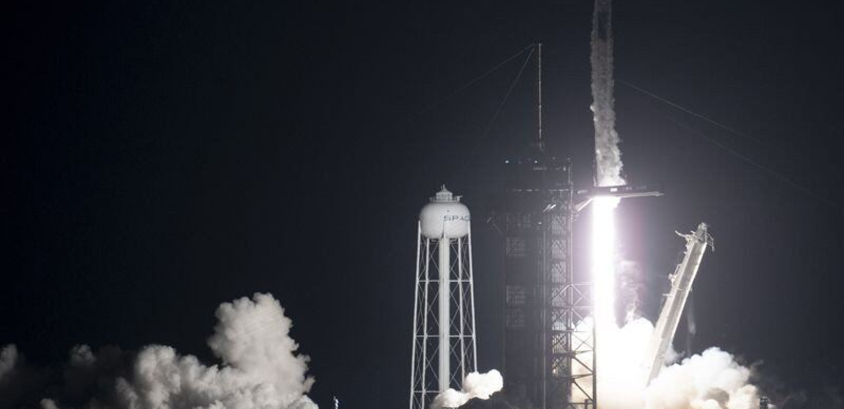 SpaceX: Απογειώθηκε με τέσσερις αστροναύτες με προορισμό τον Διεθνή Διαστημικό Σταθμό