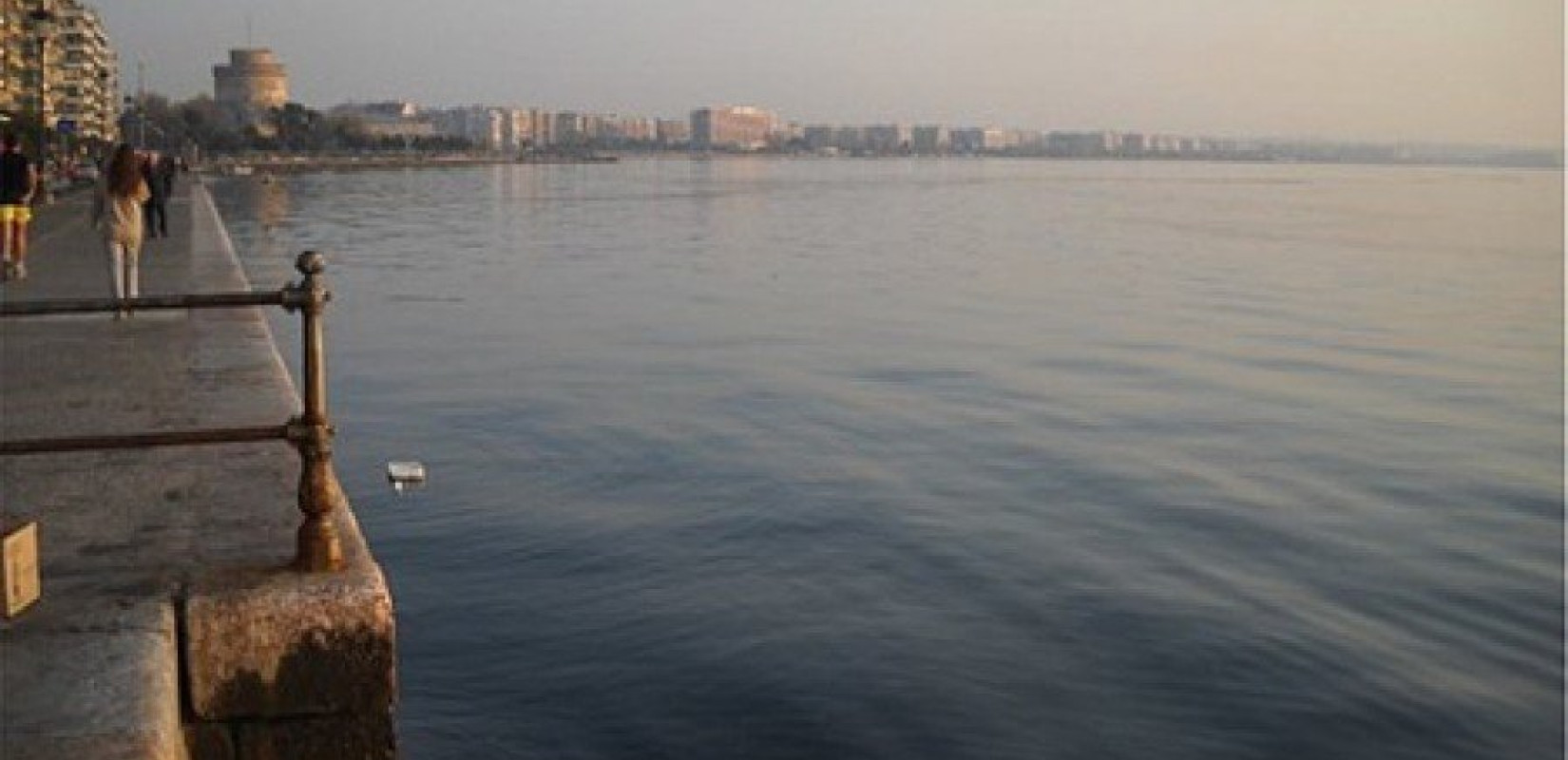 Τραγωδία στη Θεσσαλονίκη: Γυναίκα έπεσε στο Θερμαϊκό και ανασύρθηκε νεκρή