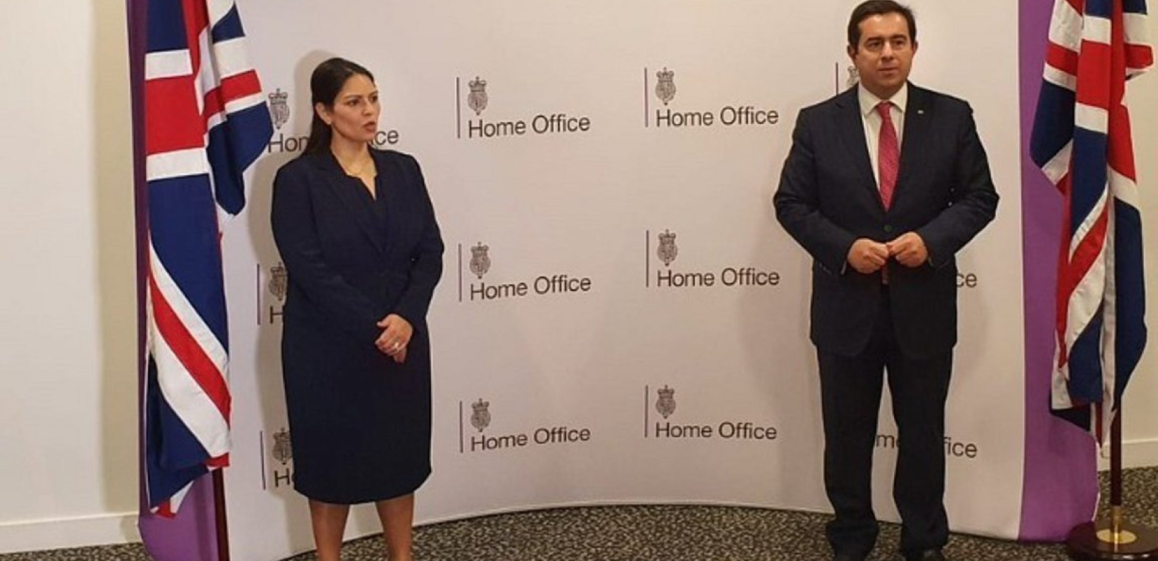Βρετανία στο μεταναστευτικό: Κάντο όπως ο... Μηταράκης!