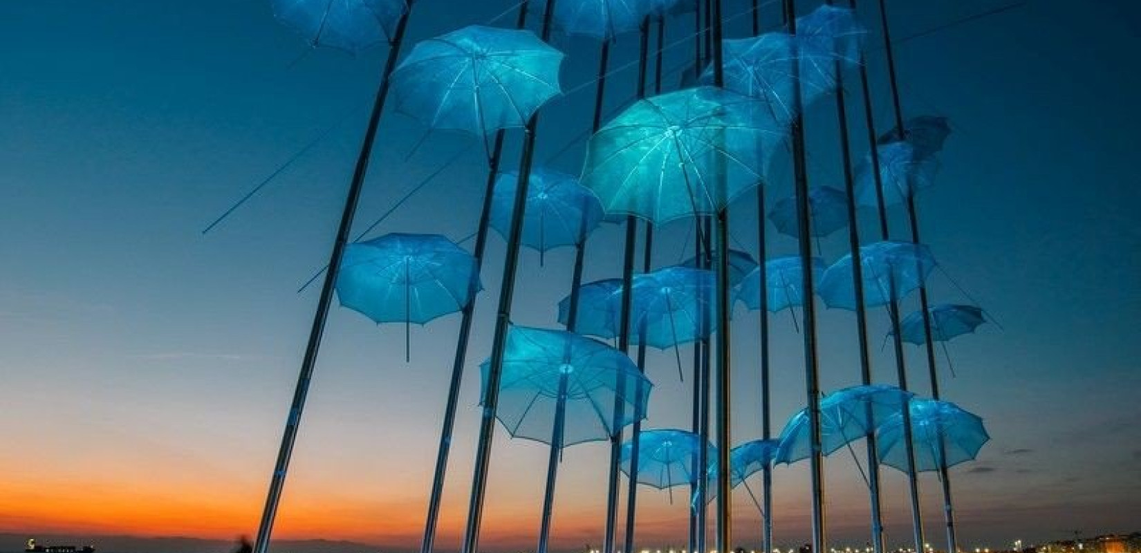 Στα μπλε οι «Ομπρέλες» του Ζογγολόπουλου για την Παγκόσμια Ημέρα Αρθρίτιδας