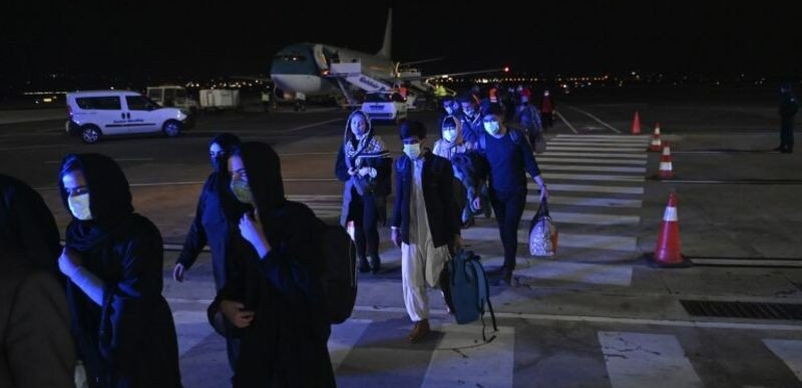 Πώς η Αθήνα έγινε ασφαλές καταφύγιο για 700 Αφγανές - Το sms στη Μαρέβα Γκραμπόφσκι