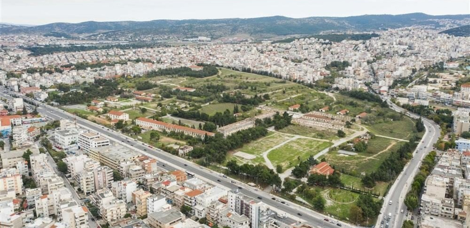 Ξεκινούν οι κατεδαφίσεις στο πρώην στρατόπεδο Παύλου Μελά (βίντεο, φωτ.)