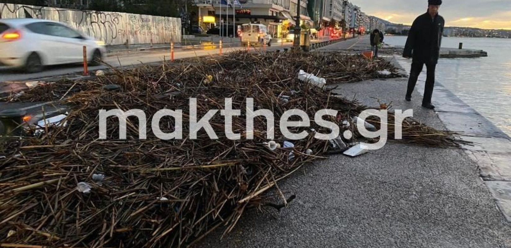 Τσουνάμι... σκουπιδιών στην παραλία Θεσσαλονίκης (Βίντεο-Φωτ.)