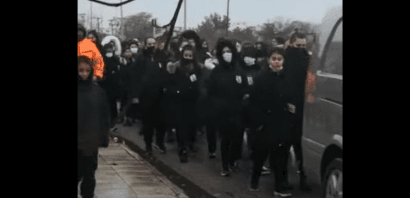 Αλεξανδρούπολη: Κηδεύτηκε η άτυχη Τζεβριέ - Σε άτυπη διαμαρτυρία γυναικών μετατράπηκε η τελετή (βίντεο)