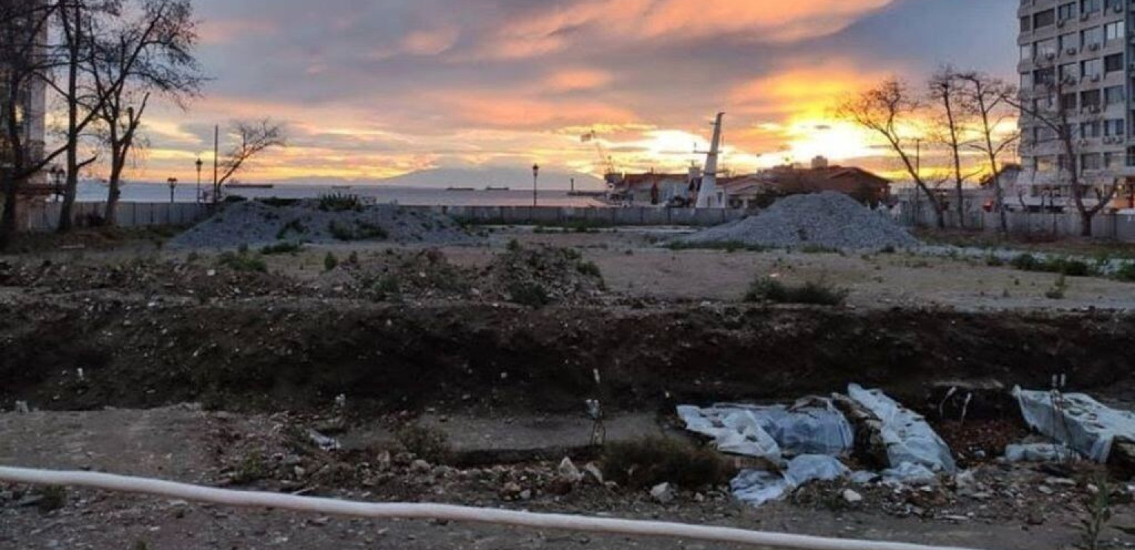 Πόλη Ανάποδα: Ξανά πάρκινγκ η Πλατεία Ελευθερίας: είπατε κάτι για οπισθοδρόμηση, κ. Ζέρβα; (φωτ.)
