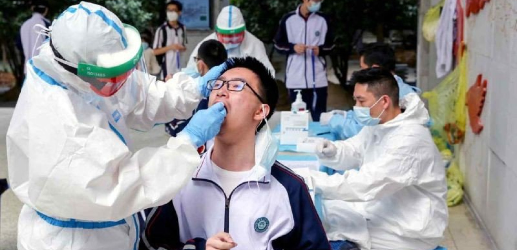 Κίνα: Ανακούφιση και ανησυχία καθώς χαλαρώνουν τα ασφυκτικά lockdown