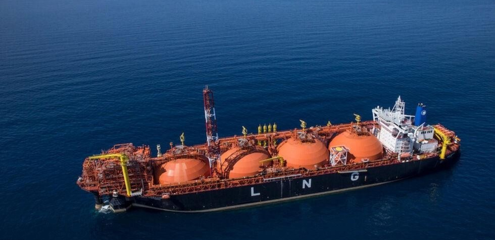 Θεσσαλονίκη: Ένα «φάλτσο» της ΡΑΕ με το LNG άναψε φωτιές στον Θερμαϊκό
