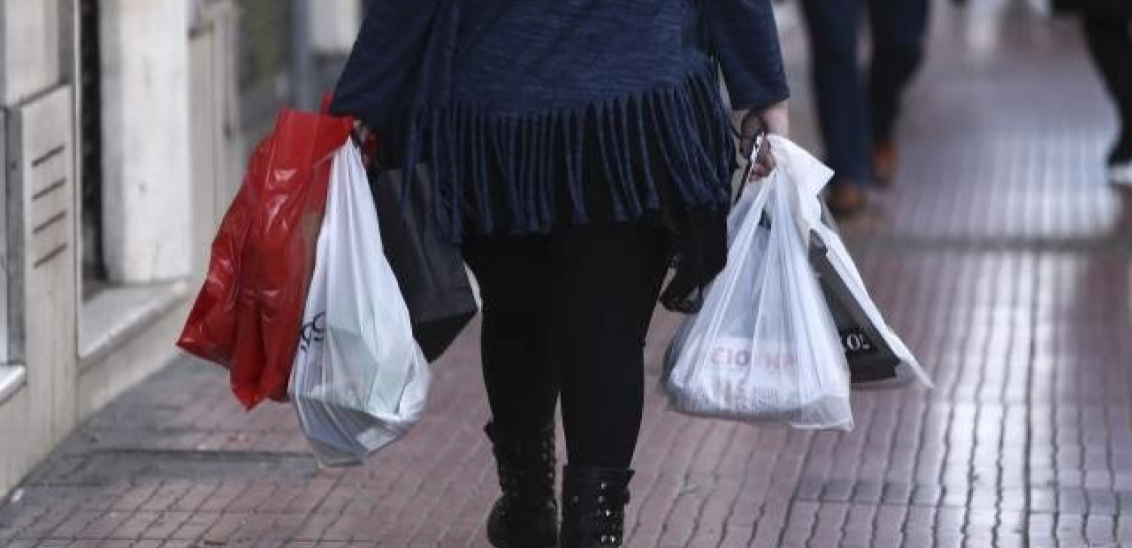 Αυξάνεται από σήμερα η τιμή της πλαστικής σακούλας